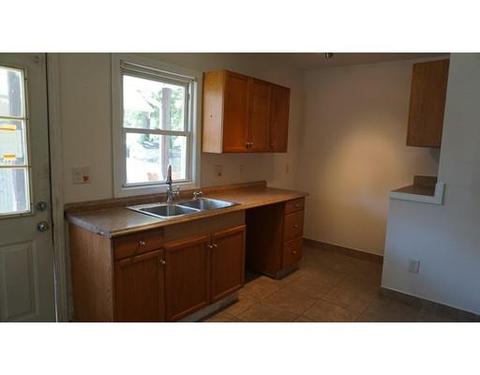 52 Emily St, Springfield, MA 01109 photo 4