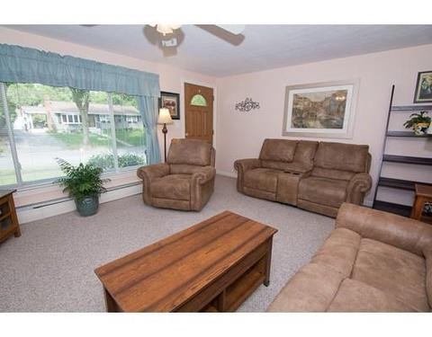 37 Crestlan Cir, Worcester, MA 01604 photo 4