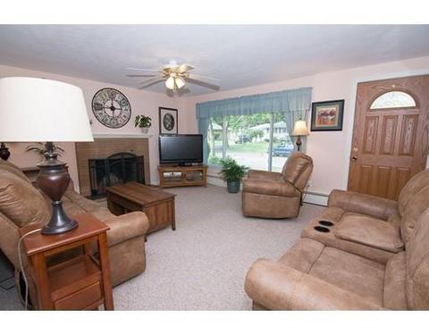 37 Crestlan Cir, Worcester, MA 01604 photo 2