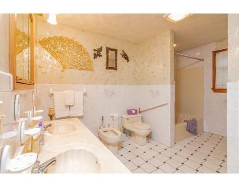 23 Loring St, Springfield, MA 01105 photo 4
