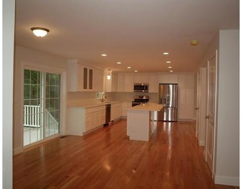 60 Vine St, Saugus, MA 01906 photo 4