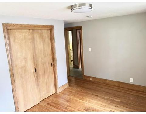 28 Dana St, Springfield, MA 01104 photo 9