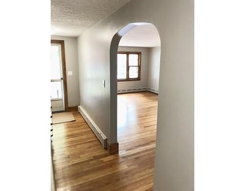 28 Dana St, Springfield, MA 01104 photo 3