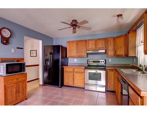 2 Elaine St, Webster, MA 01570 photo 3