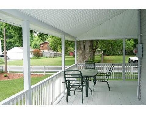 11 Olympia St, Easthampton, MA 01027 photo 4