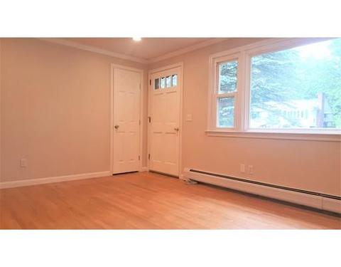 18 Plain St, Easthampton, MA 01027 photo 5