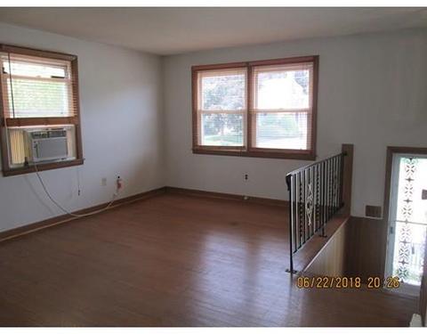 142 Murphy Ln, Chicopee, MA 01020 photo 5