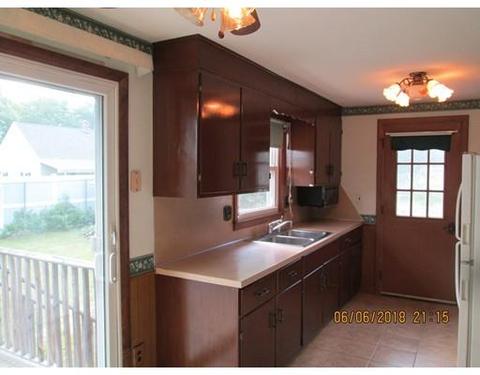 142 Murphy Ln, Chicopee, MA 01020 photo 2