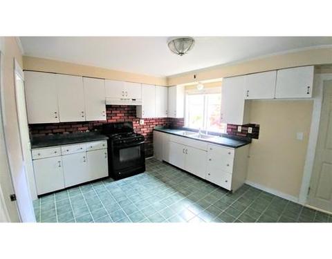 548 New Boston Rd, Fall River, MA 02720 photo 4