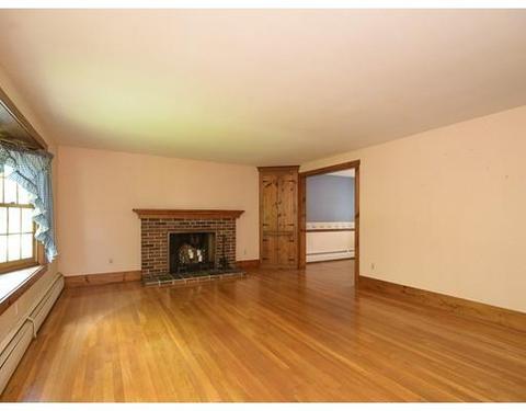 19 Eight Lots Rd, Sutton, MA 01590 photo 3