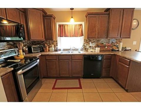 65 Sampson St, Chicopee, MA 01020 photo 11