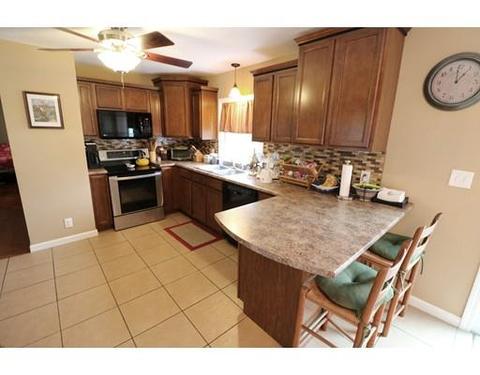 65 Sampson St, Chicopee, MA 01020 photo 7