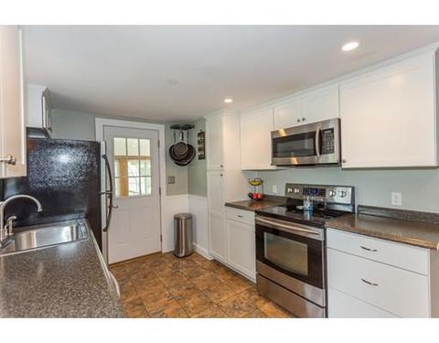 76 Collins St, Danvers, MA 01923 photo 9