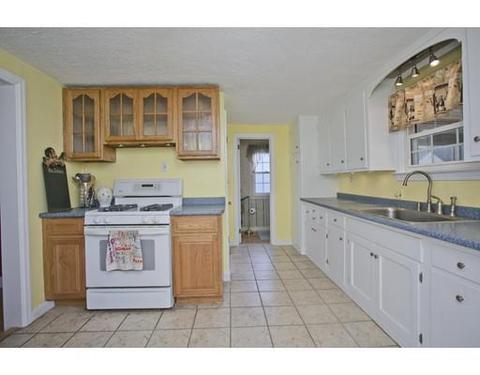 34 Fenimore Blvd, Springfield, MA 01108 photo 9