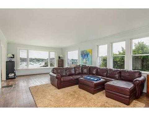 18 Gregory St, Marblehead, MA 01945 photo 3