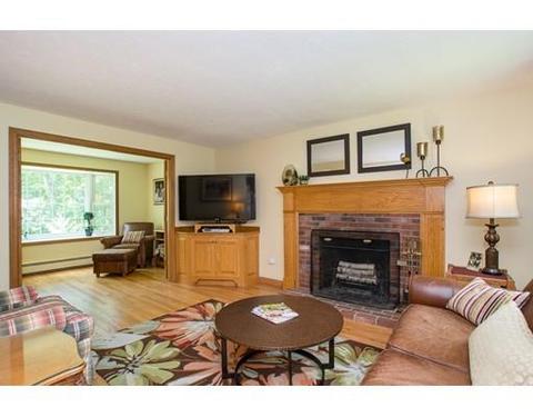 55 Asylum St, Mendon, MA 01756 photo 4