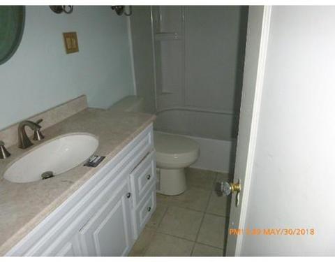 28 Trinity Ave, Worcester, MA 01605 photo 11