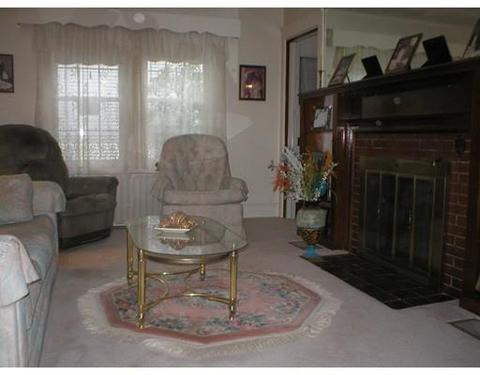 19 Everett St, Stoneham, MA 02180 photo 4