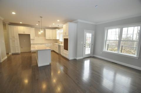 8 Carole Way, Danvers, MA 01923 photo 2