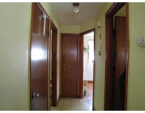 48 Ivanhoe St, Springfield, MA 01109 photo 9