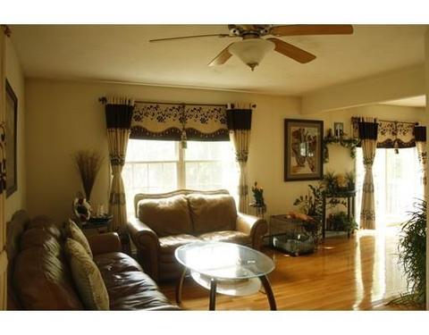 19 Seattle St, Worcester, MA 01605 photo 4