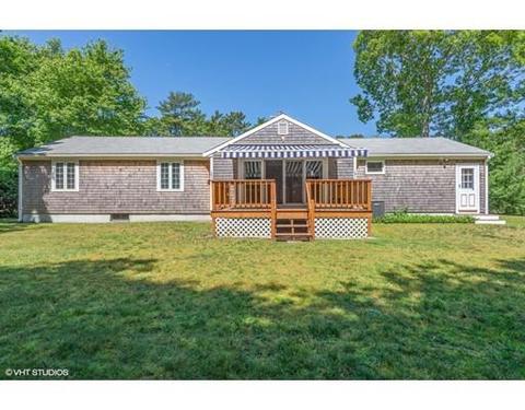 366 Nottingham Dr, Barnstable, MA 02632 photo 2