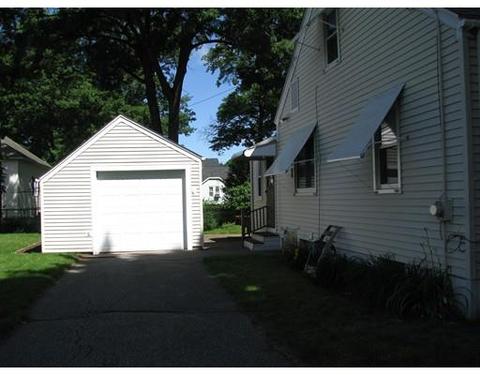 32 Hamlet St, Springfield, MA 01104 photo 3