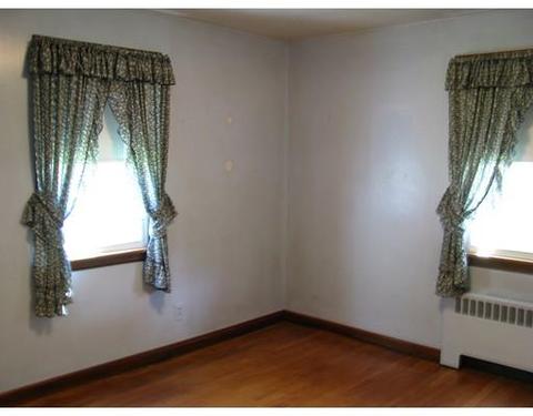 32 Hamlet St, Springfield, MA 01104 photo 13