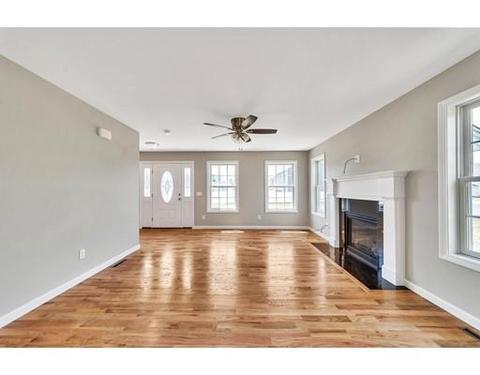 246 Naismith St, Springfield, MA 01104 photo 2