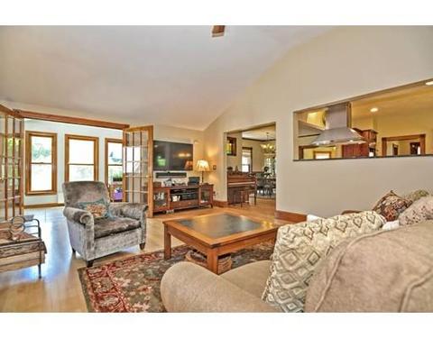 29 N Main St, Upton, MA 01568 photo 12