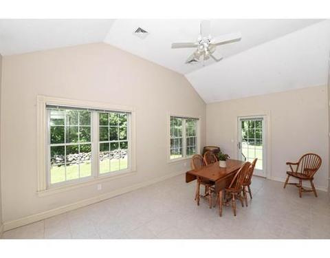 35 Valley St, Dunstable, MA 01827 photo 10