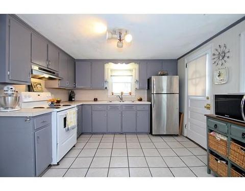 136 Harkness Ave, Springfield, MA 01118 photo 9