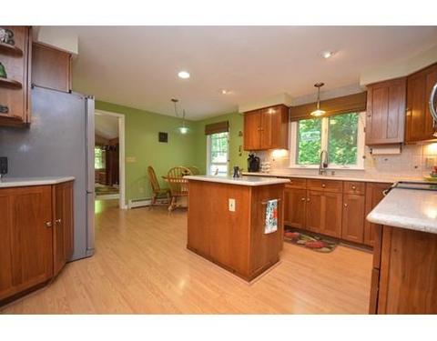 8 Christina Ln, Sutton, MA 01590 photo 3