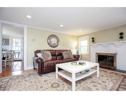16 Maple Cir, Marblehead, MA 01945 photo 6