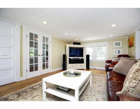 16 Maple Cir, Marblehead, MA 01945 photo 5