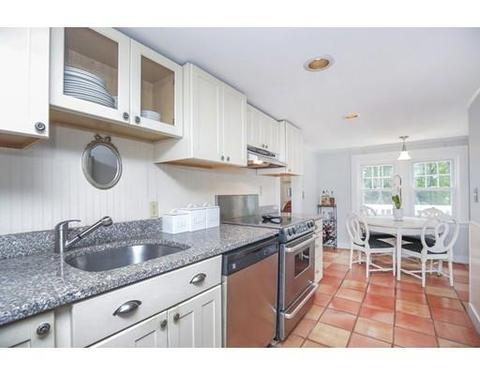 16 Maple Cir, Marblehead, MA 01945 photo 9