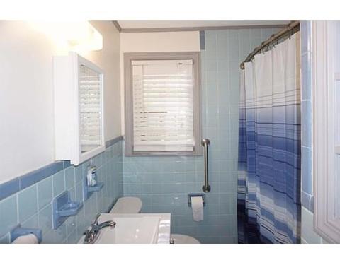 62 Ogden St, Springfield, MA 01151 photo 9