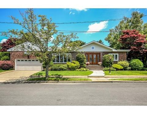 8 Trager Rd, Marblehead, MA 01945 photo 1