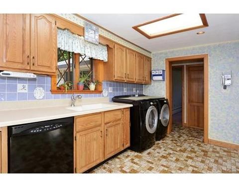 4 Auburn St, Danvers, MA 01923 photo 11