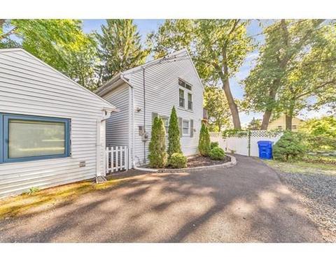 115 Edgemere Rd, Springfield, MA 01119 photo 3
