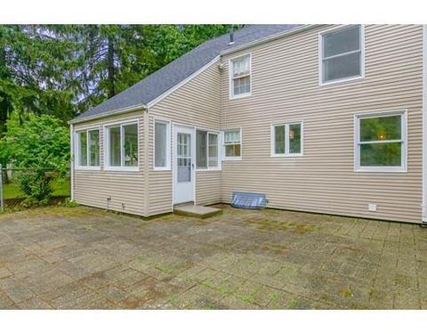 131 Harkness Ave, Springfield, MA 01118 photo 4