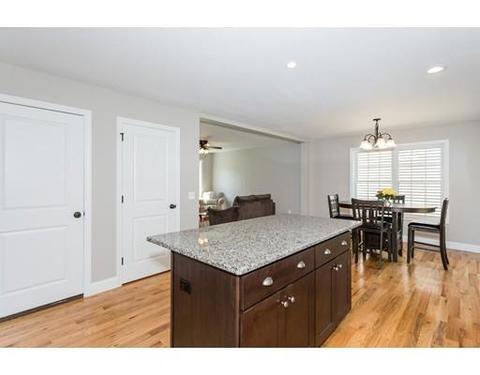 37 Howes St, Springfield, MA 01118 photo 8
