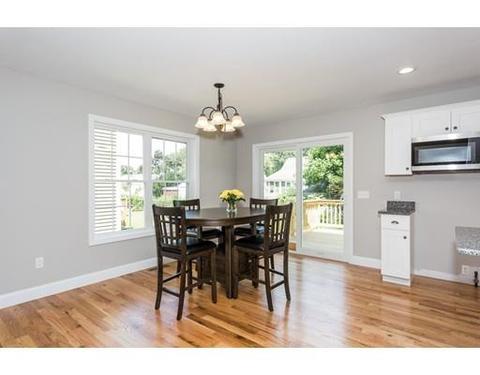 37 Howes St, Springfield, MA 01118 photo 5