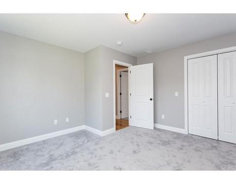 37 Howes St, Springfield, MA 01118 photo 12