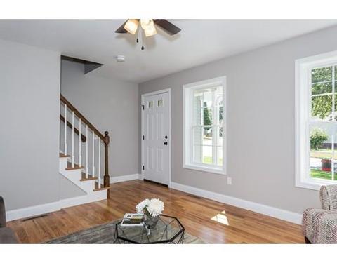 37 Howes St, Springfield, MA 01118 photo 2
