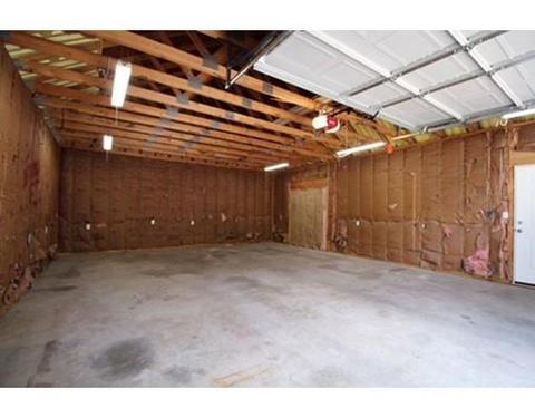 105 Cherokee Dr, Springfield, MA 01109 photo 24