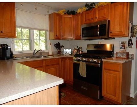 17 Upton St, Halifax, MA 02338 photo 9