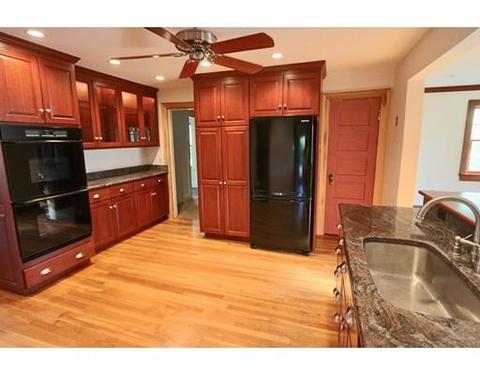 5 Curtis St, Marblehead, MA 01945 photo 3