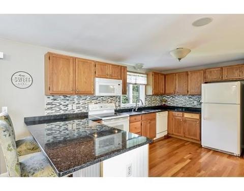 228 Hathaway St, Wareham, MA 02571 photo 4
