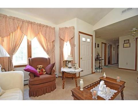 10 Mohawk Ave, Worcester, MA 01603 photo 2